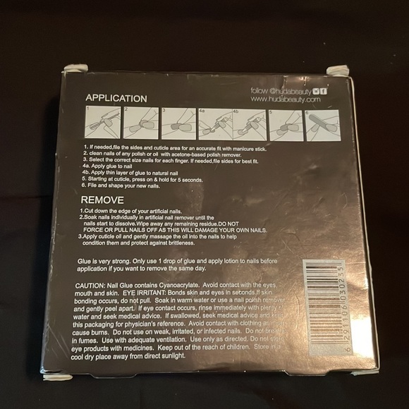 Huda Beauty Press on nails baby pink with rhinestones - Picture 2 of 2